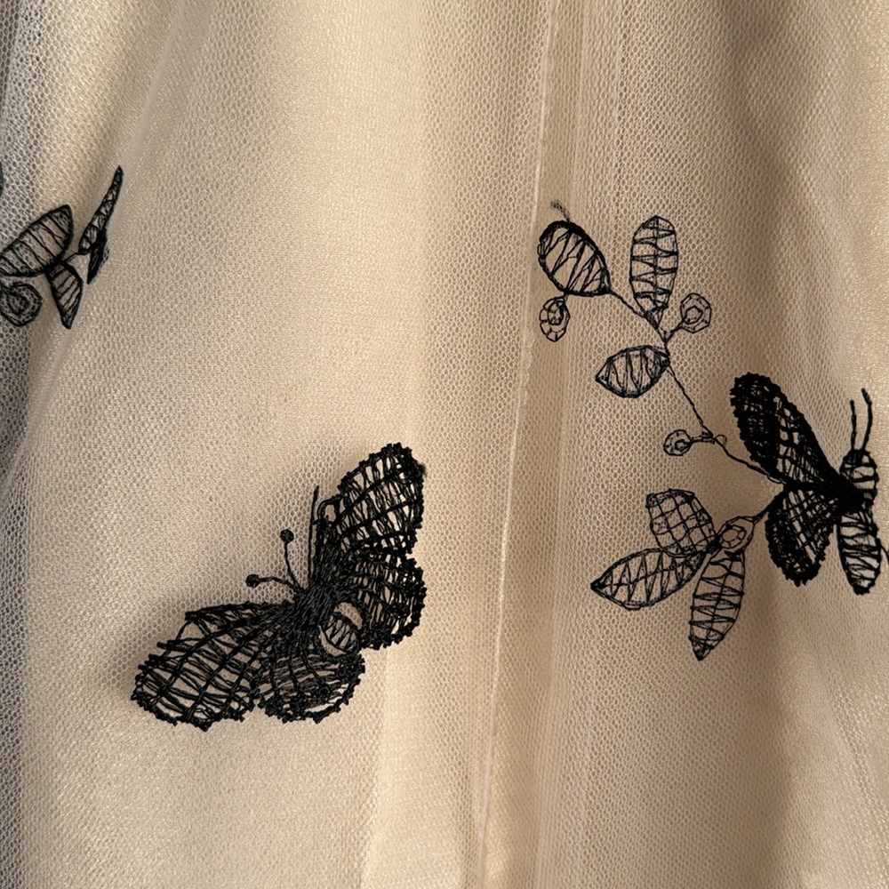 Elegant Black and Cream Embroidered Skirt with butterflies.L-XL. New no tags - Picture 2 of 6